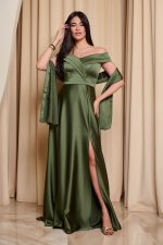 Φόρεμα maxi off shoulder σατέν με κρουαζέ μπούστο olive - Image 3