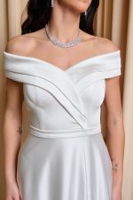 Φόρεμα maxi off shoulder σατέν με κρουαζέ μπούστο άσπρο - Image 6