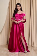 Φόρεμα maxi off shoulder σατέν με κρουαζέ μπούστο ματζέντα