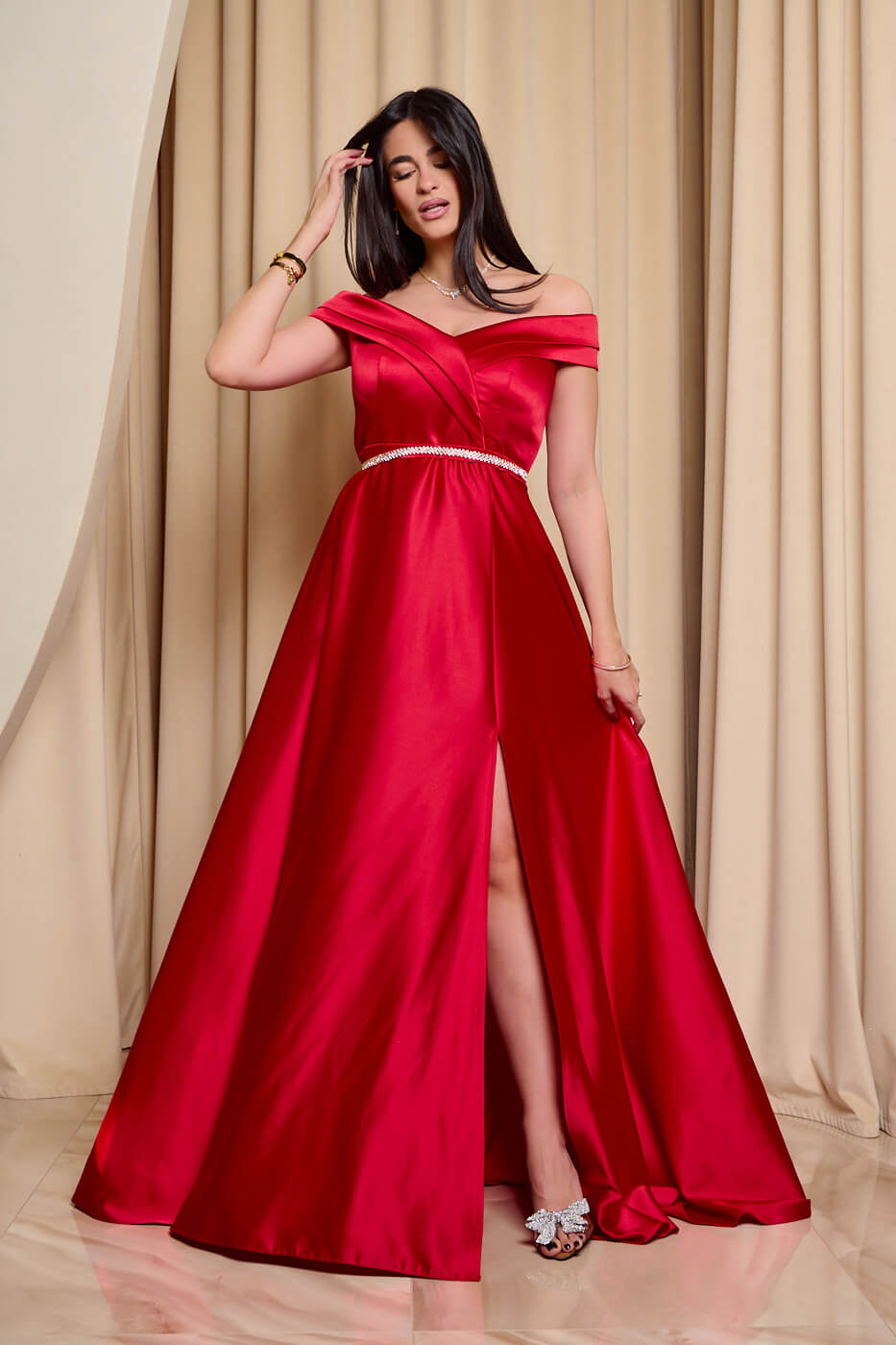 Φόρεμα maxi off shoulder σατέν με κρουαζέ μπούστο κόκκινο