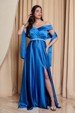 Φόρεμα maxi off shoulder σατέν με κρουαζέ μπούστο μπλε ρουά