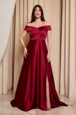 Φόρεμα maxi off shoulder σατέν με κρουαζέ μπούστο βουργουνδί - Image 2