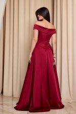 Φόρεμα maxi off shoulder σατέν με κρουαζέ μπούστο βουργουνδί - Image 5