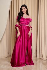 Φόρεμα maxi off shoulder σατέν με κρουαζέ μπούστο ματζέντα - Image 2