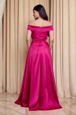 Φόρεμα maxi off shoulder σατέν με κρουαζέ μπούστο ματζέντα - Image 6