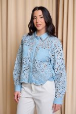 Πουκάμισο με κιπούρ δαντέλα και διακοσμημένο γιακά γαλάζιο - Image 4