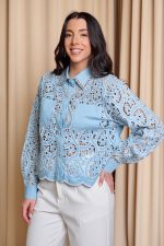 Πουκάμισο με κιπούρ δαντέλα και διακοσμημένο γιακά γαλάζιο - Image 5