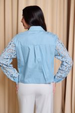 Πουκάμισο με κιπούρ δαντέλα και διακοσμημένο γιακά γαλάζιο - Image 6