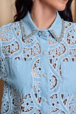 Πουκάμισο με κιπούρ δαντέλα και διακοσμημένο γιακά γαλάζιο - Image 7