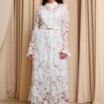 Φόρεμα midi κιπούρ με ζώνη άσπρο