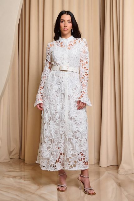 Φόρεμα midi κιπούρ με ζώνη άσπρο