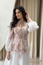 Φόρεμα midi με floral print και ζώνη εκρού - Image 7