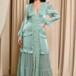 Φόρεμα maxi με V ντεκολτέ και κεντήματα μέντα