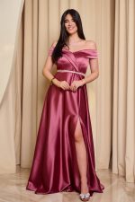 Φόρεμα maxi off shoulder σατέν με κρουαζέ μπούστο σάπιο μήλο - Image 2