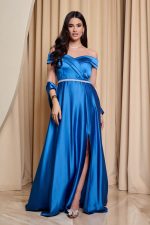 Φόρεμα maxi off shoulder σατέν με κρουαζέ μπούστο μπλε ρουά