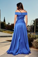 Φόρεμα maxi off shoulder σατέν με κρουαζέ μπούστο μπλε ρουά - Image 6