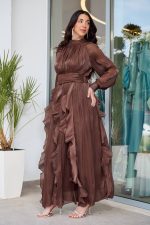 Φόρεμα maxi με βολάν καφέ - Image 4