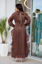 Φόρεμα maxi με βολάν καφέ - Image 5
