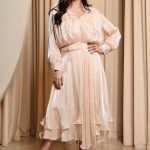 Φόρεμα midi σατινέ μπεζ