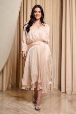 Φόρεμα midi σατινέ μπεζ - Image 2