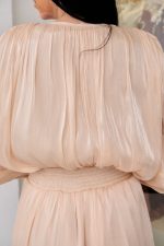 Φόρεμα midi σατινέ μπεζ - Image 6