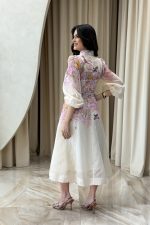 Φόρεμα midi με floral σχέδιο και ζώνη ροζ - Image 4