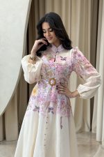 Φόρεμα midi με floral σχέδιο και ζώνη ροζ - Image 5