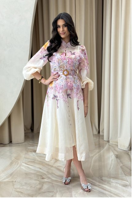 Φόρεμα midi με floral σχέδιο και ζώνη ροζ