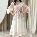 Φόρεμα midi με floral σχέδιο και ζώνη εκρού