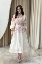 Φόρεμα midi με floral σχέδιο και ζώνη εκρού - Image 2