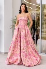 Φόρεμα maxi μπροκάρ balloon στράπλες ροζ - Image 2