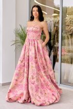 Φόρεμα maxi μπροκάρ balloon στράπλες ροζ - Image 3