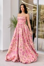 Φόρεμα maxi μπροκάρ balloon στράπλες ροζ - Image 4