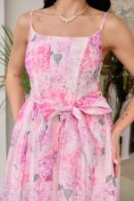 Φόρεμα maxi με floral μοτίβο και ζώνη ροζ - Image 6