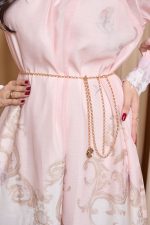 Φόρεμα maxi με baroque λεπτομέρειες baby pink - Image 9