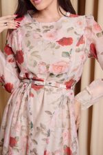 Φόρεμα midi floral με λεπτομέρεια δαντέλα μπεζ - Image 6