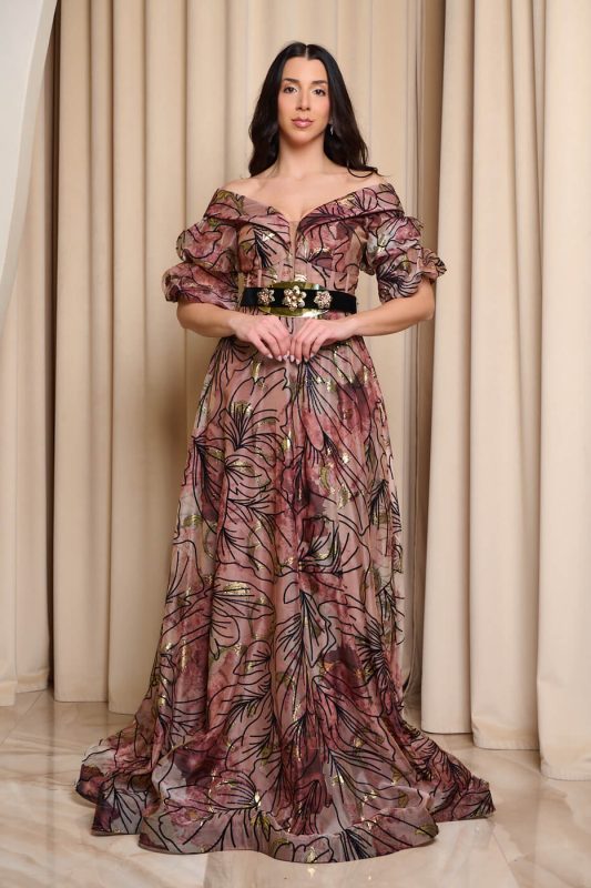 Φόρεμα maxi off shoulder με χρυσές λεπτομέρειες σάπιο μήλο