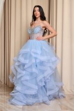 Φόρεμα maxi με διακοσμημένο μπούστο και βολάν baby blue - Image 4