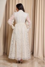 Φόρεμα maxi με δαντέλα και ζώνη μπεζ - Image 5