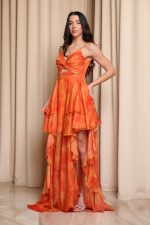 Φόρεμα maxi με βολάν και λεπτομέρεια αλυσίδα πορτοκαλί - Image 3