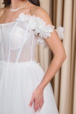 Φόρεμα maxi τούλινο με 3D λουλούδια άσπρο - Image 7