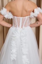 Φόρεμα maxi τούλινο με 3D λουλούδια άσπρο - Image 8