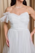 Φόρεμα maxi τούλινο one shoulder άσπρο - Image 6