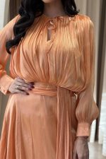 Φόρεμα midi σατινέ πορτοκαλί - Image 5