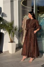 Φόρεμα maxi με στρας καφέ - Image 3