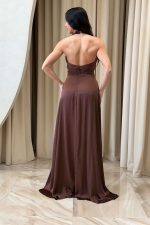 Φόρεμα maxi σατέν εξώπλατο καφέ - Image 5