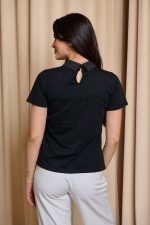 Μπλούζα κοντομάνικη με διακοσμημένο πέτο γιακά μαύρη - Image 6