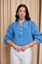 Πουκάμισο τζιν με διακοσμημένο πέτο γιακά