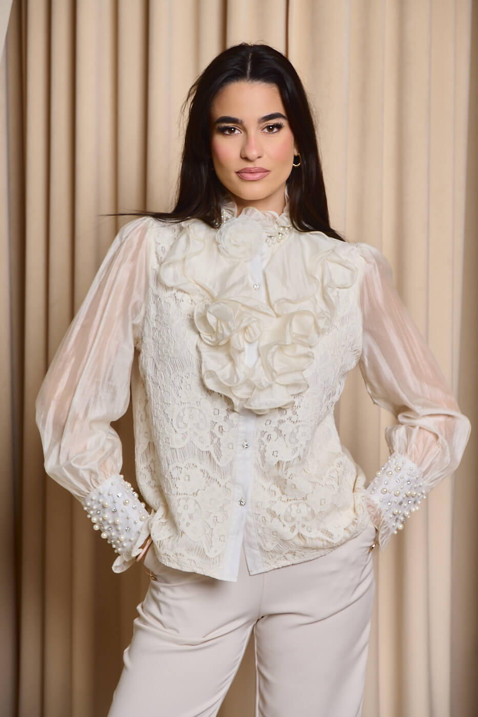 Πουκάμισο με φραμπαλά και πέρλες μπεζ