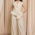 Σετ γιλέκο - παντελόνι με ζώνη μπεζ